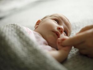 Tak Tahu Sedang Hamil, Wanita Ini Kaget Lihat Kepala Bayi Nongol