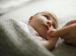 Tak Tahu Sedang Hamil, Wanita Ini Kaget Lihat Kepala Bayi Nongol