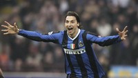Di nomor 2 ada Zlatan Ibrahimovic yang dijual ke Barcelona pada tahun 2009 seharga 69,5 juta Euro (setara Rp 1,1 triliun)