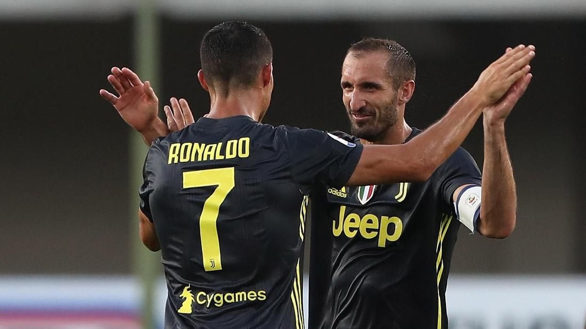 Cristiano Ronaldo dan Giorgio Chiellini semasa bermain bareng di Juventus. (Foto: Marco Luzzani/Getty Images)