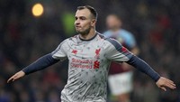 Xherdan Shaqiri menambah gol lagi untuk Liverpool pada masa injury time. REUTERS/Scott Heppell.