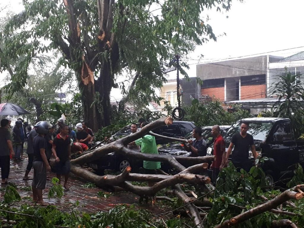 Puting Beliung di Bogor, Puluhan Rumah Rusak Puting Beliung di Bogor, Puluhan Rumah Rusak