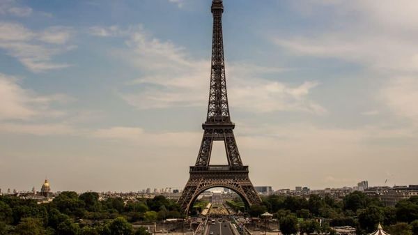 Potret Bagian Menara Eiffel yang Dijual Hampir Rp 1 M