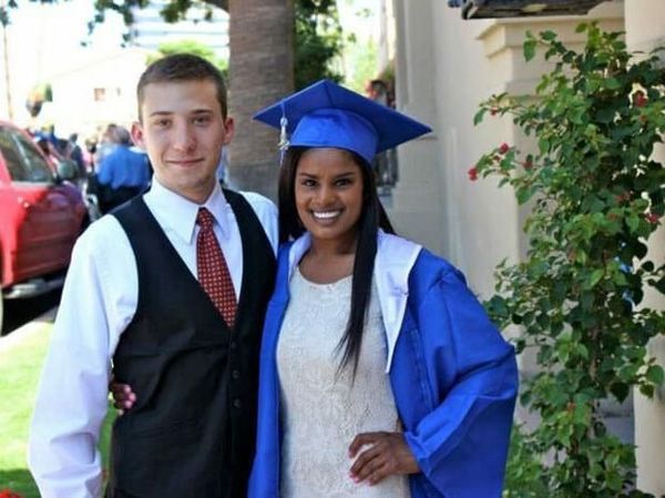 Foto Romantis Pria Lamar Kekasih yang Dijanjikannya Menikah Saat TK