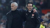 Dengan hasil ini, Arsenal harus turun ke posisi lima dengan 31 poin, kalah selisih gol dari Chelsea di posisi empat dan dilewati Tottenham Hotspur yang kini mengoleksi 33 poin di posisi tiga. Sementara MU turun ke urutan delapan dengan 23 poin. REUTERS/Darren Staples.