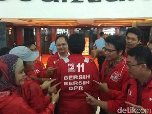 Caleg PSI Pakai Baju Cleaning Service: Pengin Bersih-bersih DPR Caleg PSI Pakai Baju Cleaning Service: Pengin Bersih-bersih DPR