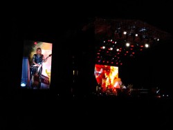 Aksi Vokalis Judas Priest Tiru Freddie Mercury hingga Duduk di Moge