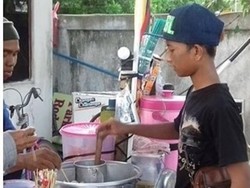 Masya Allah! Tukang Cilok Ini Hafal Alquran