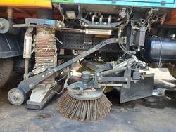 Kalau Rusak, Mobil Penyapu Jalan Tidak Datang ke Bengkel