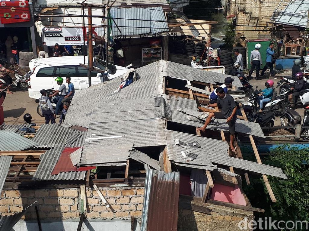 Prabowo hingga Risma Berduka atas Bencana Puting Beliung di Bogor Prabowo hingga Risma Berduka atas Bencana Puting Beliung di Bogor