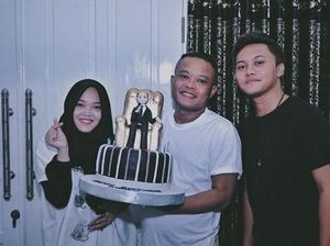 Hi... Istana Rp 15 M Sule (Juga) Dihuni Kuntilanak dan Hantu Ngesot Hi... Istana Rp 15 M Sule (Juga) Dihuni Kuntilanak dan Hantu Ngesot