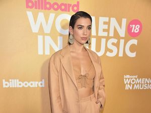 Kolaborasi Dua Lipa dan Ariana Grande Batal!