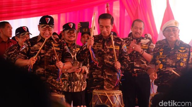 Presiden Jokowi membuka jambore kebangsaan bela negara keluarga besar Forum Komunikasi Putra Putri TNI-Polri (FKPPI).