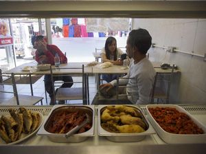 Laris Manis Bisnis Makanan Indonesia di Negeri Ratu Elizabeth