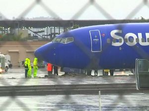 Bawa 112 Penumpang, Pesawat Southwest Tergelincir di Burbank Bawa 112 Penumpang, Pesawat Southwest Tergelincir di Burbank