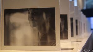 BMW di Balik Buku Walk With Me Nadya Hutagalung