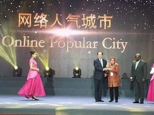 Surabaya Menangi Kota Terpopuler Secara Online di Guangzhou Award