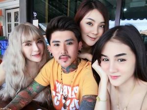 Potret Kemesraan Pasangan Viral yang Suaminya Punya Istri Empat