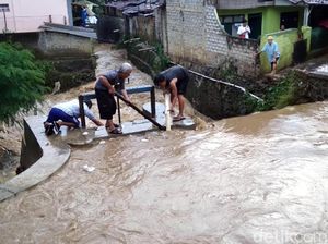 Sungai Cisarua Sukabumi Meluap, 10 Rumah Warga Terendam