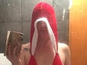Gagal Total, Niat Tampil Seksi Pakai Baju Santa Tapi Hasilnya Begini