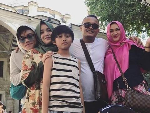 Isak Tangis Lina Eks Sule Dengar Curahan Hati Anak Pertama