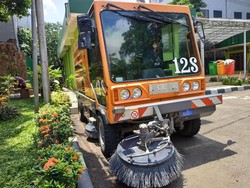 Intip Ketangguhan Dul dan Hino, Si Tukang Bersih-bersih Jalan