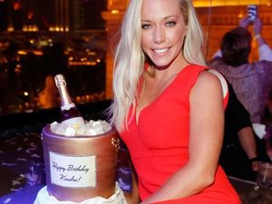 Cerita Model yang Terjebak Pacaran dengan Bos Playboy Saat Remaja