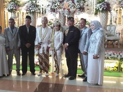 Lifter Sri Wahyuni Lepas Masa Lajang