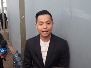 Ditanya Lagi soal 812 Malaysia, Ernest Prakasa Kini Ogah Banyak Komentar Ditanya Lagi soal 812 Malaysia, Ernest Prakasa Kini Ogah Banyak Komentar