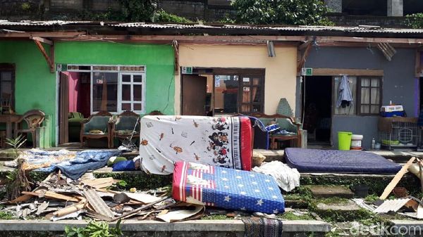 Potret Lawanggintung Bogor Porak Poranda Diterjang Puting Beliung