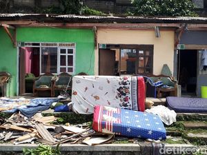 Potret Lawanggintung Bogor Porak Poranda Diterjang Puting Beliung