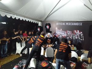 Official Merchandise Judas Priest, Dari Kaos Hingga Topi