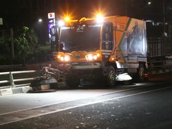 Dunia Malam Penyapu Jalan