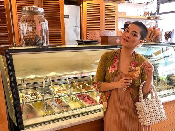 Tara Amelz Blogger Hits yang Suka Banget Kulineran