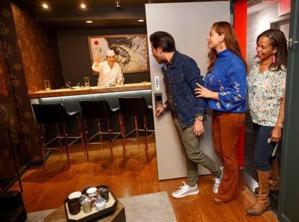 Keren! Restoran Sushi Ini Terletak di Dalam Kamar Hotel yang Unik Keren! Restoran Sushi Ini Terletak di Dalam Kamar Hotel yang Unik