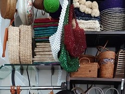 Cerita Ibu Rumah Tangga Jualan Tas Rotan Beromzet Puluhan Juta/Bulan