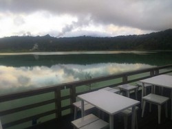 Pasar Makanan Ekstrem dan Danau Cantik di Tomohon