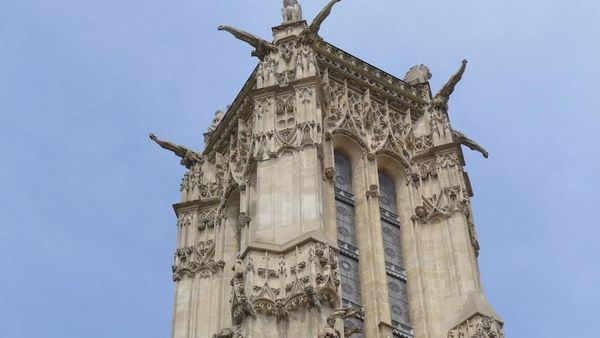 Melongok Seisi Kota Paris dari Puncak Menara Gothic Abad ke 16