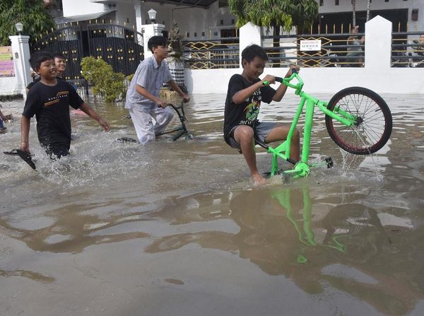 Banjir Rendam Perumahan Pura Demak Denpasar