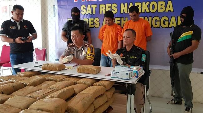 Berita Pemilik-Penerima 130 Kg Ganja Aceh yang Dibawa 2 Oknum Polisi Diburu Jumat 19 April 2024