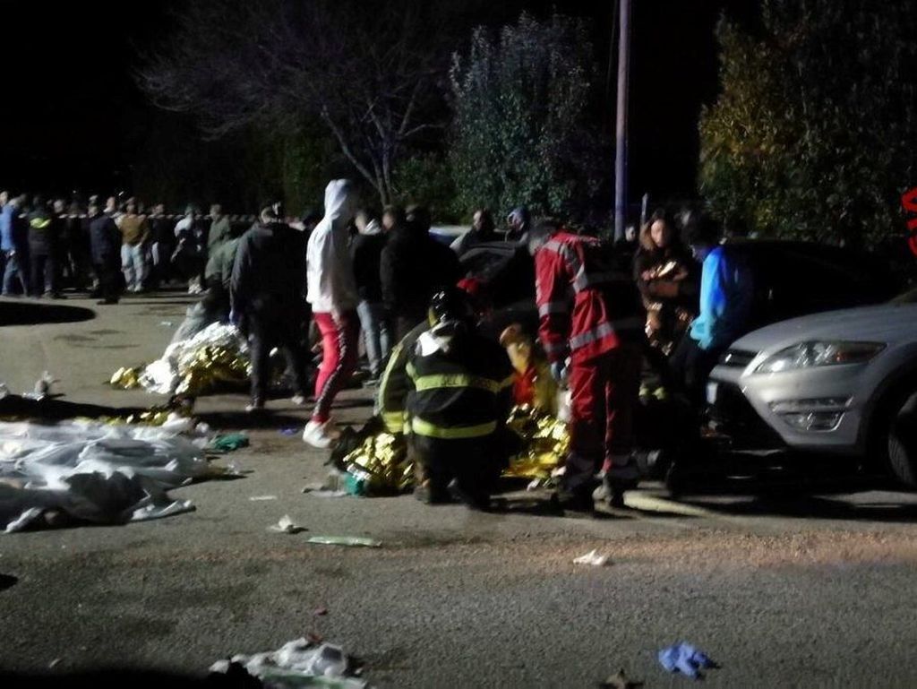 Video: 6 Orang Tewas dalam Kericuhan di Diskotik Italia Video: 6 Orang Tewas dalam Kericuhan di Diskotik Italia
