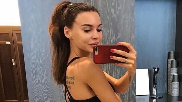 Seksinya Model Rusia yang Sudah Punya 3 Anak Ini, Memukau dengan Perut Rata