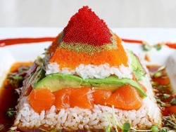 Uniknya! Kini Ada Sushi Bentuk Piramida Bersaus Ponzu