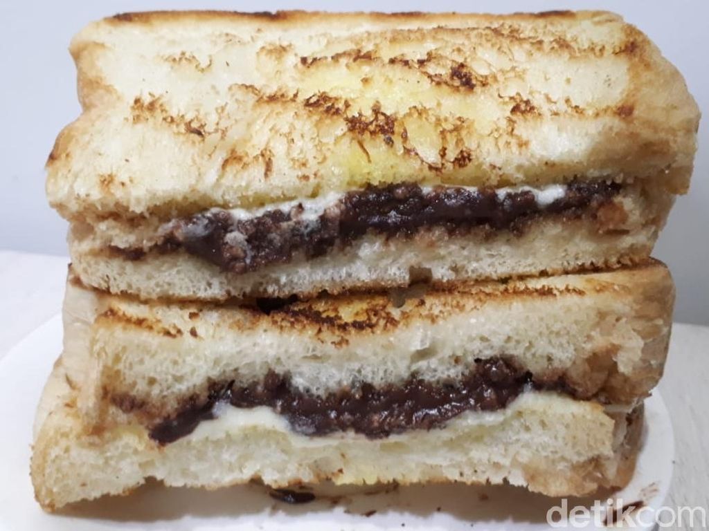 Yuk, Ngemil Roti Bakar Cokelat dan Pooki Cokelat Keju! Yuk, Ngemil Roti Bakar Cokelat dan Pooki Cokelat Keju!