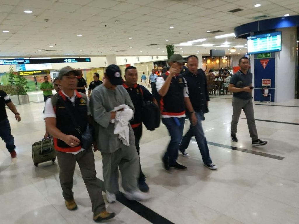 Kejati Sumut Tangkap Buronan Korupsi Kredit Fiktif Rp 22 M Kejati Sumut Tangkap Buronan Korupsi Kredit Fiktif Rp 22 M