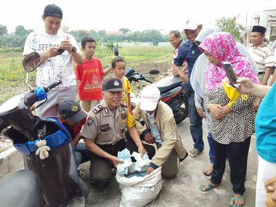 Foto: e-KTP dalam Karung yang Bikin Kaget Warga Duren Sawit