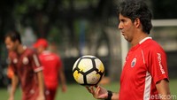 Latihan dipimpin pelatih Persija Jakarta Stefano Cugurra Teco.