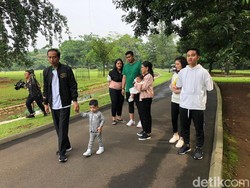 Absen Foto Bersama Jokowi Sekeluarga, Ke Mana Kaesang?