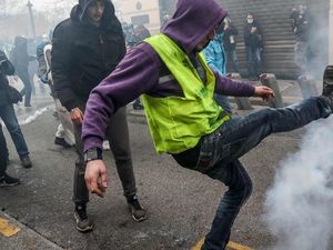 Tentang Gerakan Rompi Kuning yang Buat Gejolak di Prancis