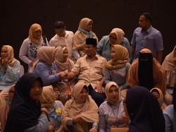 Tim Jokowi Main Nyerang, Tim Prabowo Tetap Bersama Milenial dan Emak-emak